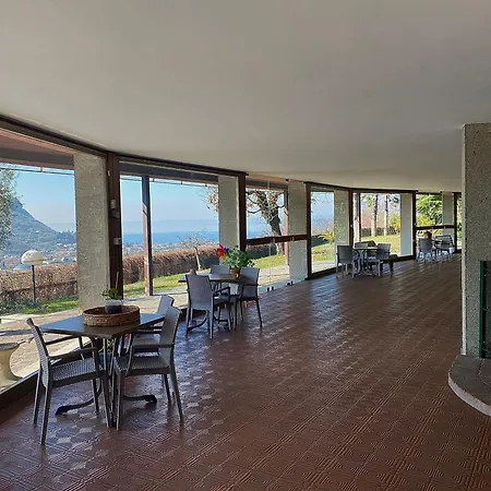 Panoramic Garda Apartment *